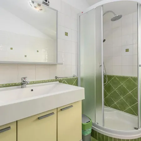 2 Bedroom Gorgeous In Holiday home *