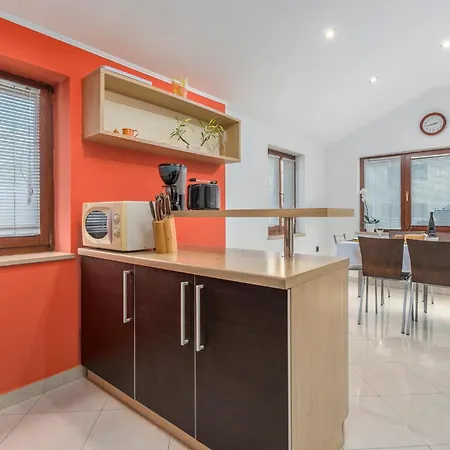 2 Bedroom Gorgeous In Holiday home