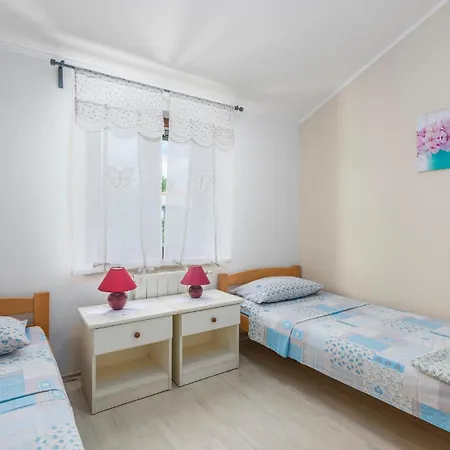 2 Bedroom Gorgeous In Holiday home