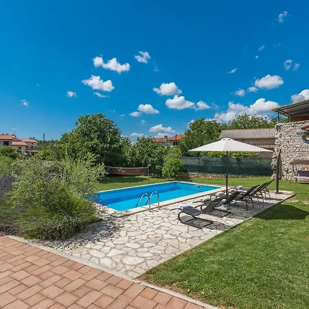 2 Bedroom Gorgeous In *
