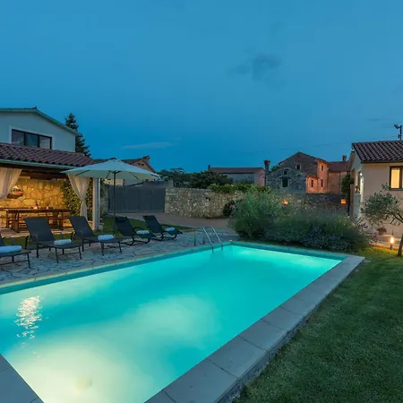 2 Bedroom Gorgeous In