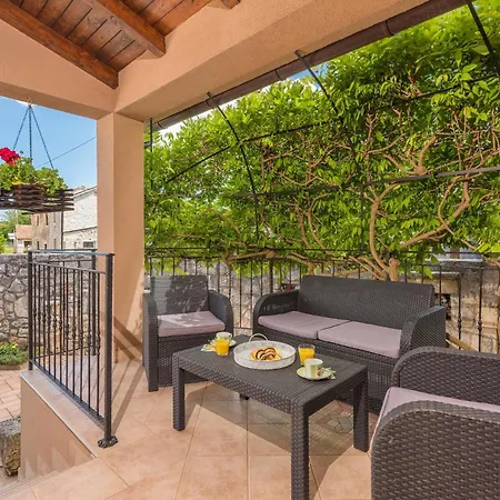 2 Bedroom Gorgeous In Holiday home Barban