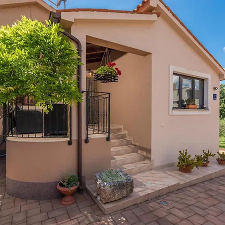 2 Bedroom Gorgeous In *